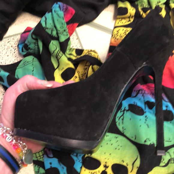 SOLD OUT❤️ YSL Brown Suede Platform Pumps ❤️ - Picture 7 of 7